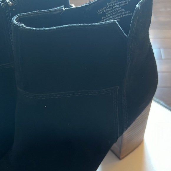 Nine West Suede ankle bootie (hoffleno) with chunky heel size 9 - Picture 7 of 7